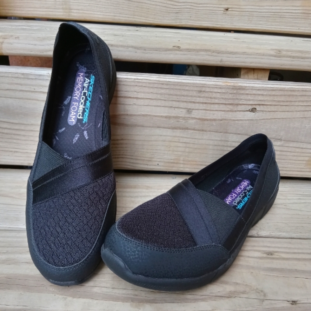 Skechers Air-Cooled Memory Foam Slip On Shoes/Size 9.5